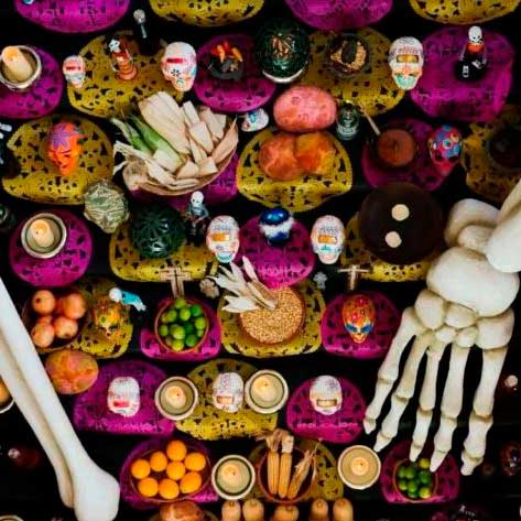 Mega altar de muertos en Casa de México en España en Madrid