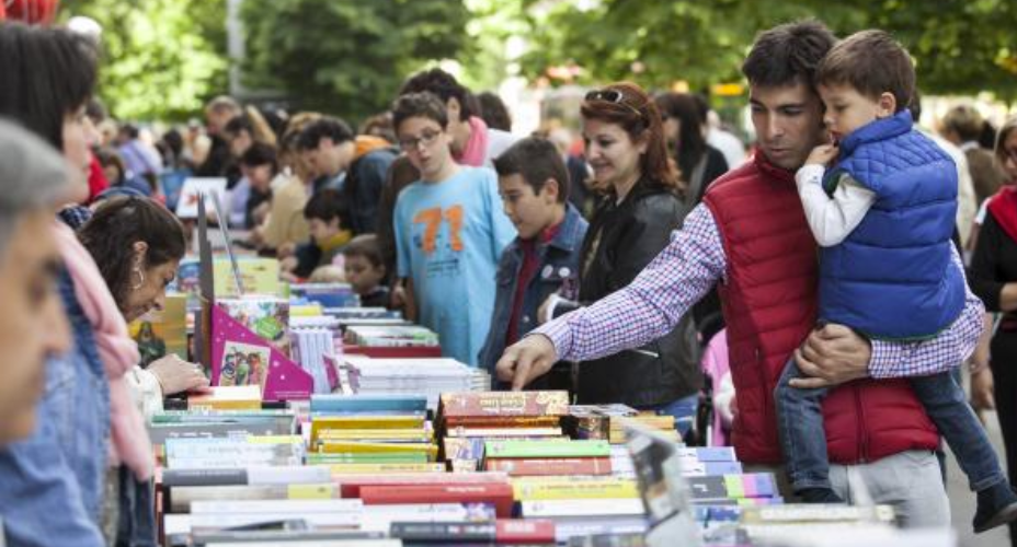 Zaragoza celebra el Día del Libro con más de 350 autores