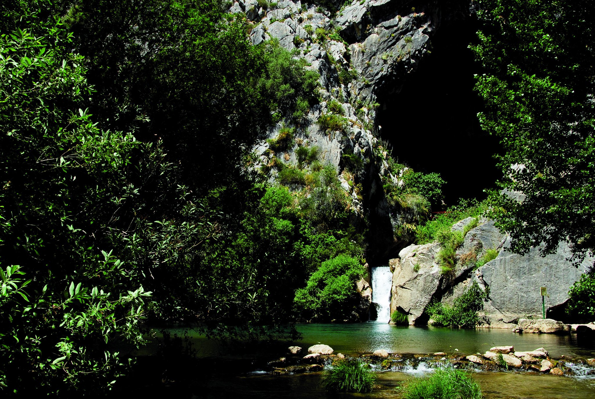 Refréscate en las mejores piscinas naturales de Andalucía