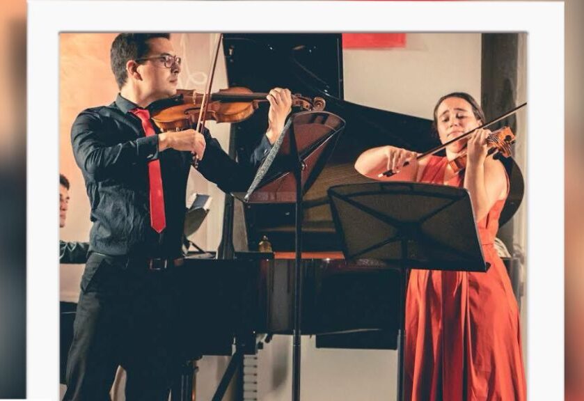 Concierto de música clásica con el Dúo Fuchs en el edificio Redeiras de Vigo