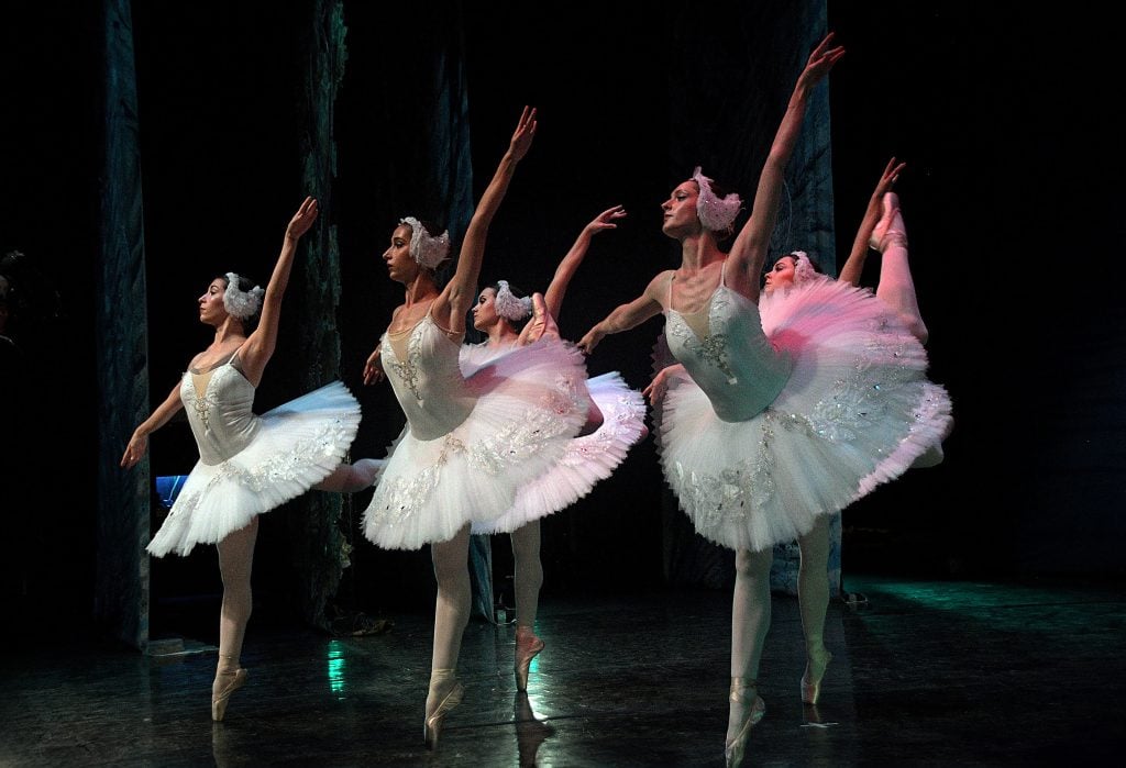 Espectáculo ‘El lago de los cisnes’ en el Teatro Villa de Molina